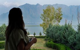 Buhayra Lakefront By Veo - Part Of Stayvista